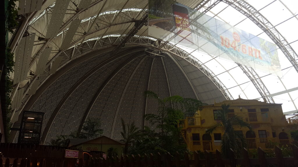 Innenblick des Tropical Island